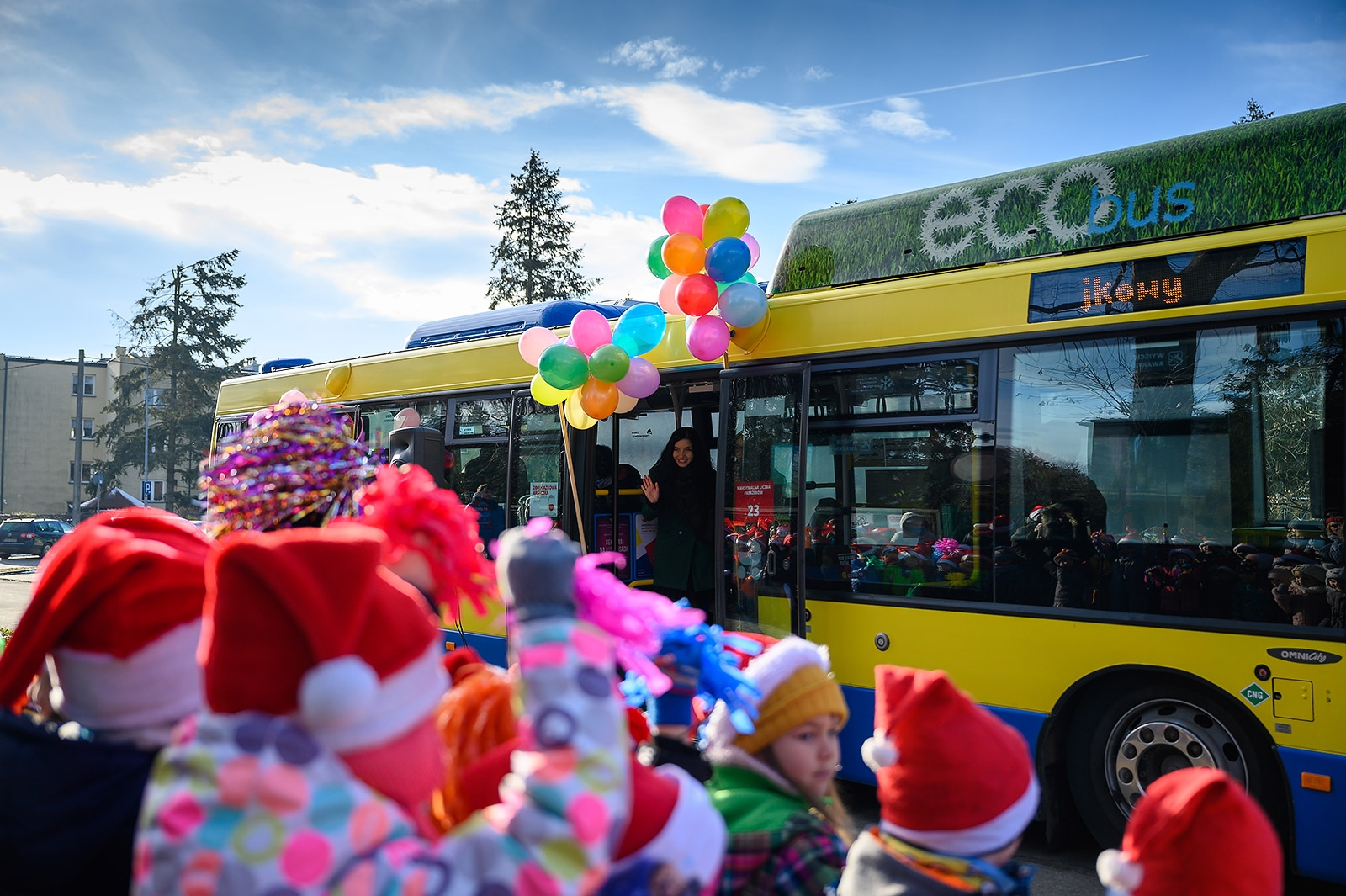 Autobus bajkowo-teatralny odwiedza tarnowskie przedszkola