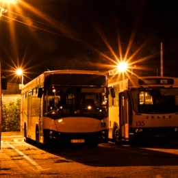 Zajezdnia autobusowa nocą - ul . Lwowska 199A